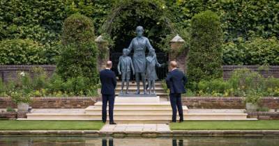 В Затонувшем саду Кенсингтонского дворца открыли памятник принцессе Диане (фото, видео)