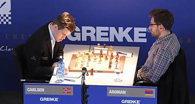 Аронян пока проигрывает Карлсену в полуфинале шахматного онлайна Goldmoney Asian Rapid