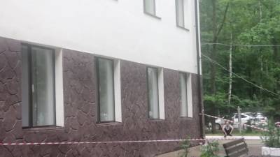 В детском лагере под Казанью 9-летний мальчик выпал из окна 5 этажа