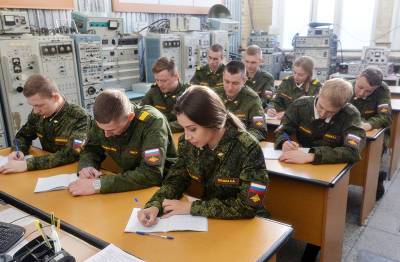 Выездные комиссии начали прием в российские военные вузы