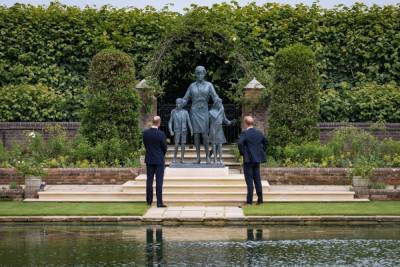 Принцы Уильям и Гарри открыли памятник принцессе Диане