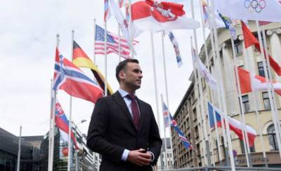 Мэру Риги запретили въезд в Россию — за его выходку с российским флагом