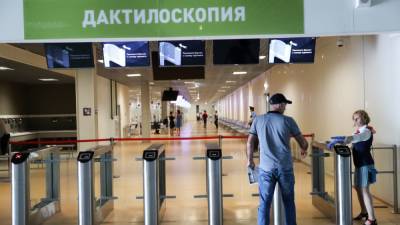 Работников из стран Евразийского союза обязали сдавать отпечатки пальцев в России
