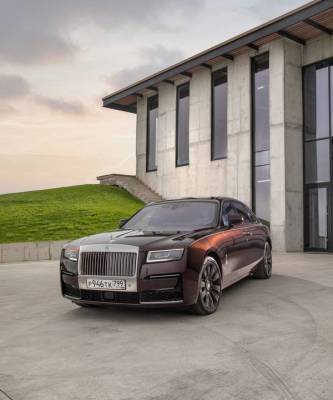 Совершенство в простоте: Rolls-Royce представили новый Ghost