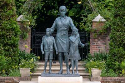 Принцы Гарри и Уильям открыли памятник принцессе Диане в Лондоне