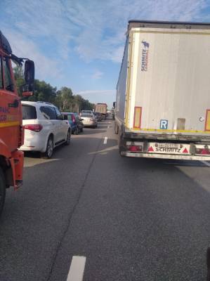 Огромная пробка образовалась на Мурманском шоссе из-за ремонта — фото