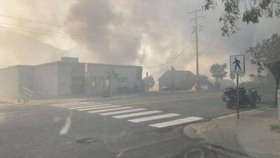 Лесной пожар уничтожил небольшой городок на западе Канады после нескольких дней рекордной жары