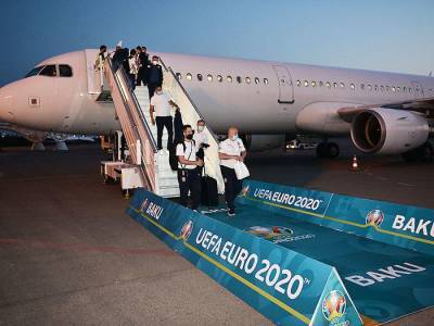 Сборные Чехии и Дании прибыли в Баку для участия в четвертьфинальном матче Евро-2020 (ФОТО)