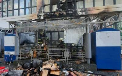 В Киеве случился пожар в супермаркете: людей эвакуировали
