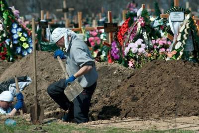 Сотрудник ритуальной фирмы: Покупая чужую могилу, люди не понимают, как их потом будут "доить"