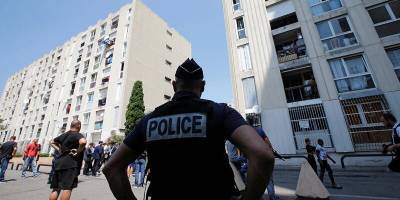 В результате нападения со стрельбой у детсада в Марселе погиб один человек