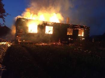 В Шекснинском районе при пожаре в доме пострадал человек