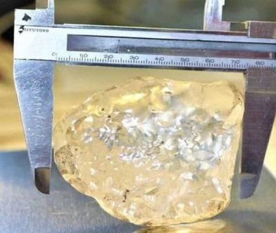 В Африке нашли алмаз-гигант весом более 1000 каратов. ФОТО