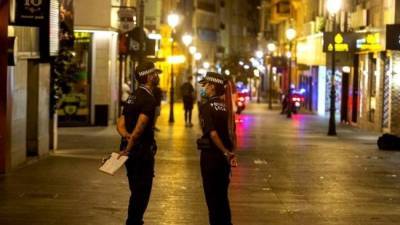 Курорты Испании попросили правительство вернуть комендантский час