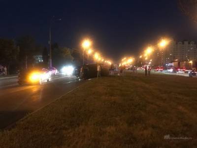 Два человека пострадали в аварии с "перевёртышем" на Катукова