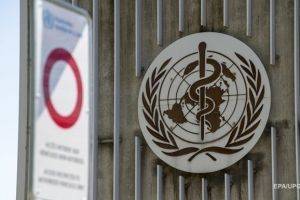 ВОЗ призывает страны отложить вакцинацию подростков