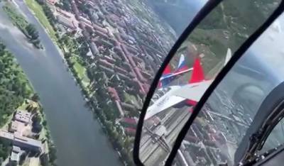 Пилот «Стрижей» снял кузбасский город с высоты на видео