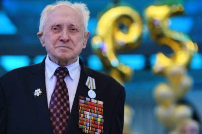 Мошенники вновь пытались обмануть ветерана, сидевшего на параде с Путиным