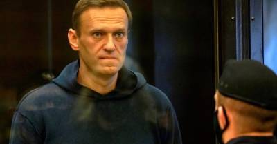 Навальный рассказал об обысках, которым подвергается в колонии