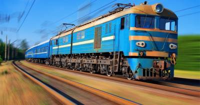 Под Киевом поезд сошел с рельсов: десять поездов задерживаются
