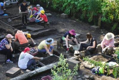 Археологи Великого Новгорода продолжат исследовать Троицкий раскоп