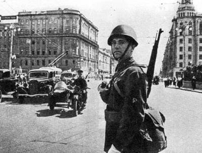 Почему Сталин в разгар войны отменил комендантский час в Москве
