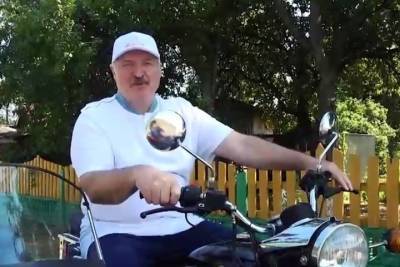 Лукашенко проехался по родному городу на мотоцикле ради гаишников
