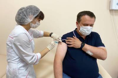 Губернатор Новгородской области Андрей Никитин сделал четвертую прививку от COVID-19