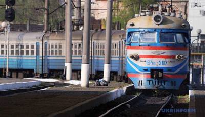 Одиннадцать поездов «Укрзализныци» застряли в железнодорожной пробке из-за аварии