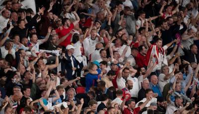 Англия оштрафована за поведение болельщиков в матче с Данией