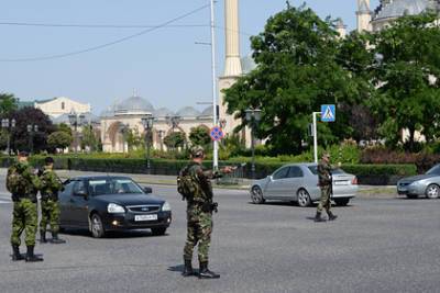 Неизвестный с криком «Аллаху акбар!» напал на полицейских в Чечне