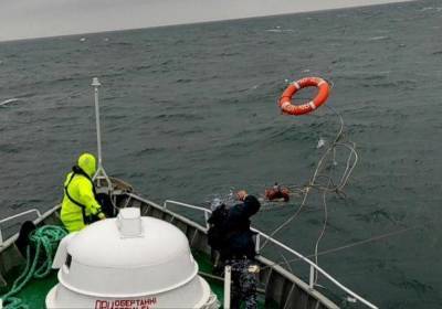 Во время учений Си Бриз-2021 десантника унесло в море после неудачного прыжка с парашютом