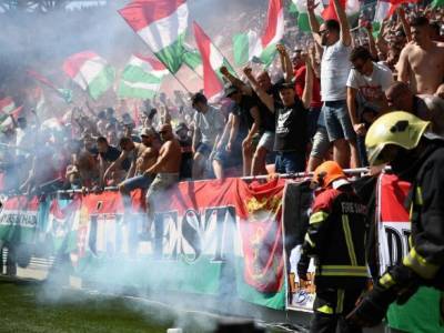 Глава МИД Венгрии назвал комитет УЕФА, наказавший сборную страны - "жалким и трусливым"
