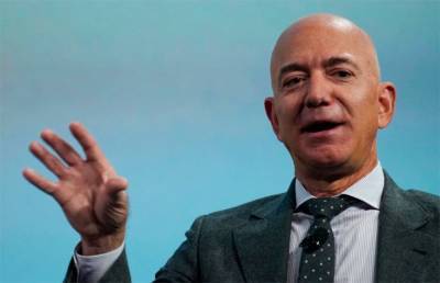 Состояние Безоса выросло на $11 млрд после ухода с поста главы Amazon