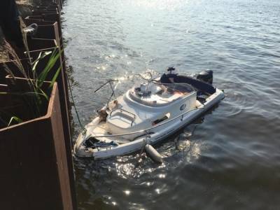 Скончался один из пассажиров катера, врезавшегося в ограждение в Петербурге