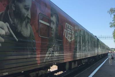 На железнодорожную станцию Старой Руссы прибыл легендарный «Поезд Победы»