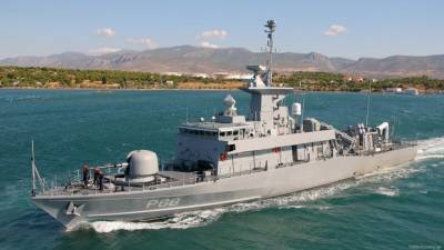 Черноморский флот взял на контроль действия греческого ракетного катера