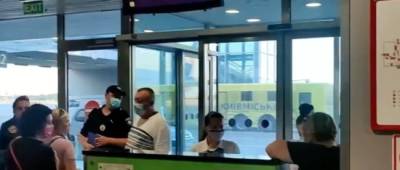 В «Борисполе» застряли пассажиры авиарейса в Батуми: видео