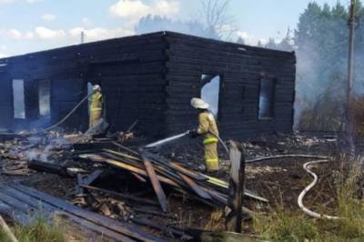 В Кировской области при пожаре в доме погибли три человека