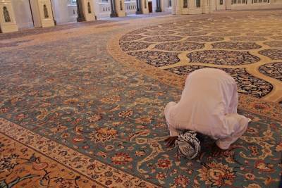 В мечетях Карачаево-Черкесии запретили проведение коллективных молитв