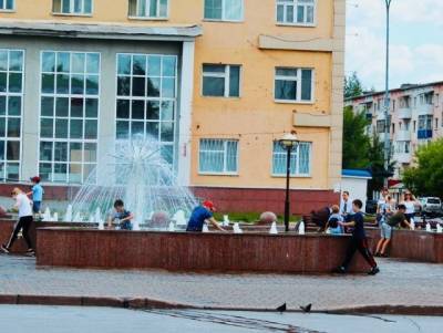 Глава кузбасского города попросила родителей запретить детям купаться в фонтане