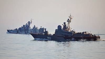 Греческий ракетный катер "Даниолос" вошел в Черное море