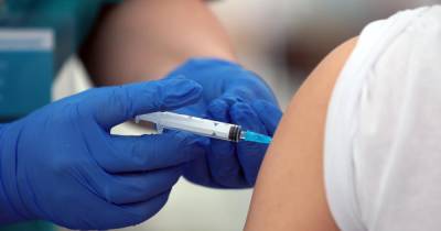 Ученый призвал забыть о чипировании при вакцинации от COVID