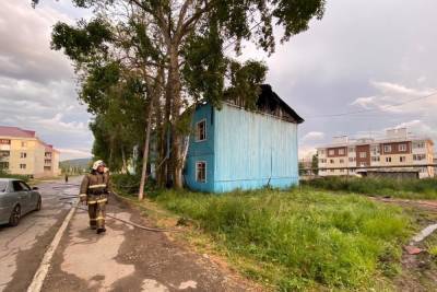 В Николаевске-на-Амуре загорелся жилой барак