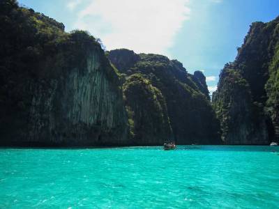 Таиланд открыл для туристов остров, свободный от COVID-19 и мира