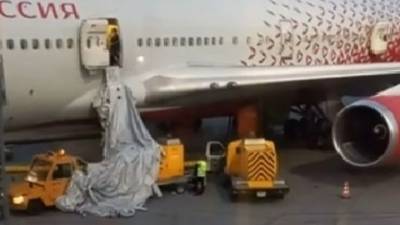 ЧП. Пассажир сорвал вылет лайнера "России" из аэропорта Шереметьево