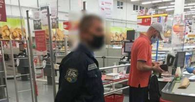 Скандал в Киеве: охрана супермаркета задержала покупателя, который "пикал", отправляла на Донбасс и угрожала