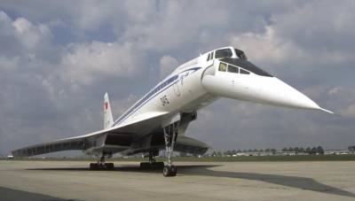 Hot Cars: Советский авиалайнер Ту-144 после двух катастроф получил «загробную жизнь»