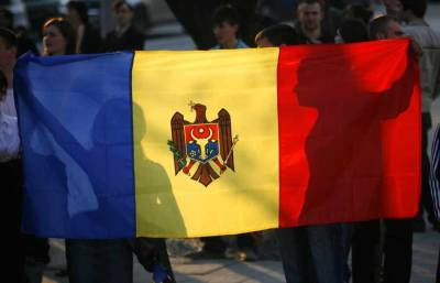 В Молдавии призывают голосовать против конфронтации и внешнего влияния, а диаспора в Европе ждёт денег за свои голоса