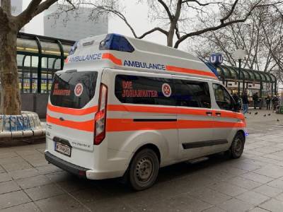 Автомобиль врезался в торговую палатку в Австрии, 13 человек пострадали